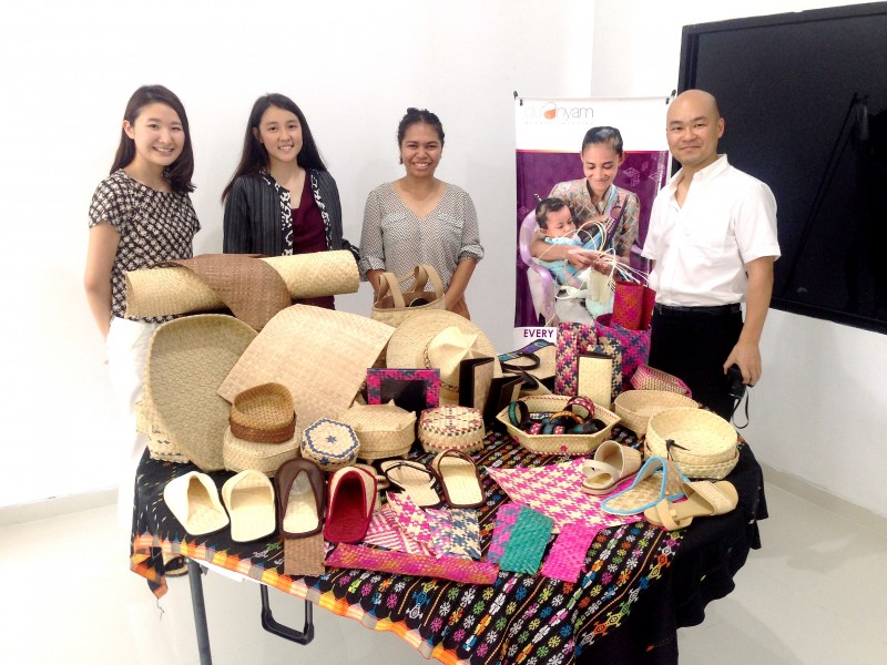 留職先のメンバーと、現地視察に来られた企業事務局の方と共に(西川)