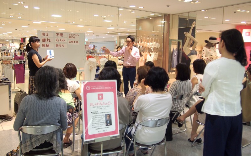 西武池袋店の女性下着売り場では、体調不良で悩む女性のためのトークイベントも開催