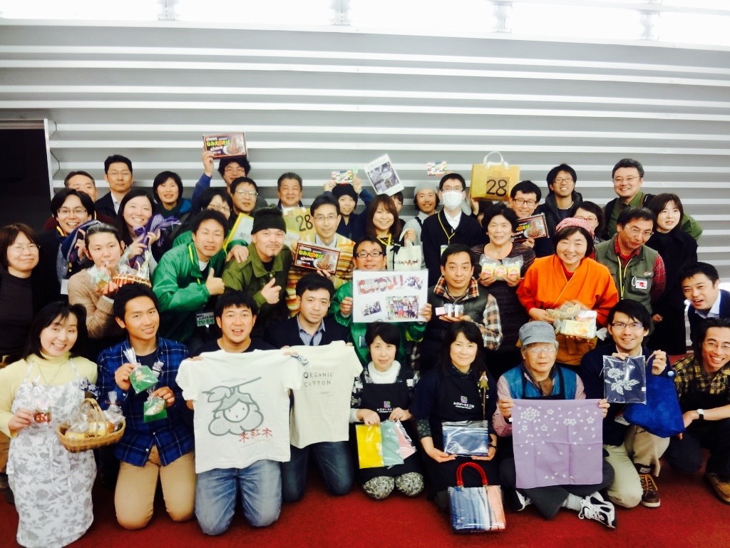 福島県の復興NPOの仲間たちと開催した「福島オールスター百貨店」関係者集合写真