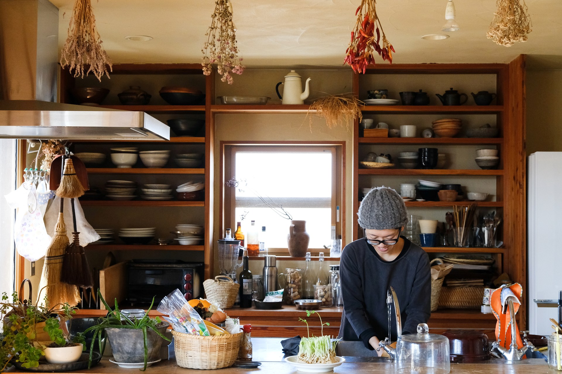 知人から「これを使ってみて」と言われることも多く、鍋や器が自然と集まる平田家。「でも一番使いやすくて気に入るのは、実家にあるようなボロボロの鍋だったりするんですけどね」