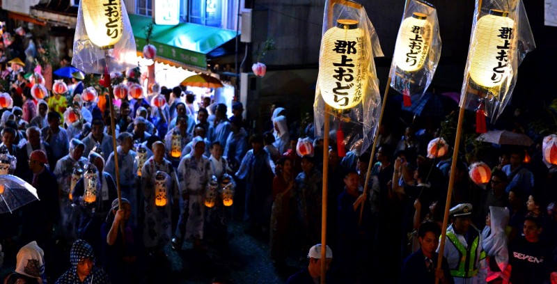 郡上踊りの様子
