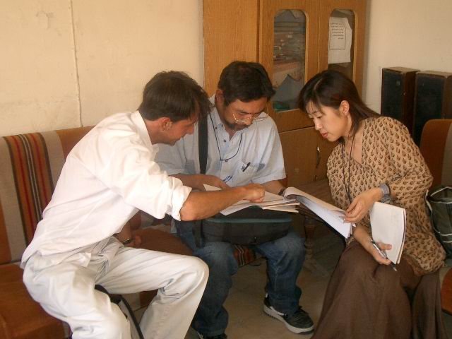 イラクでのJENスタッフとのミーティング