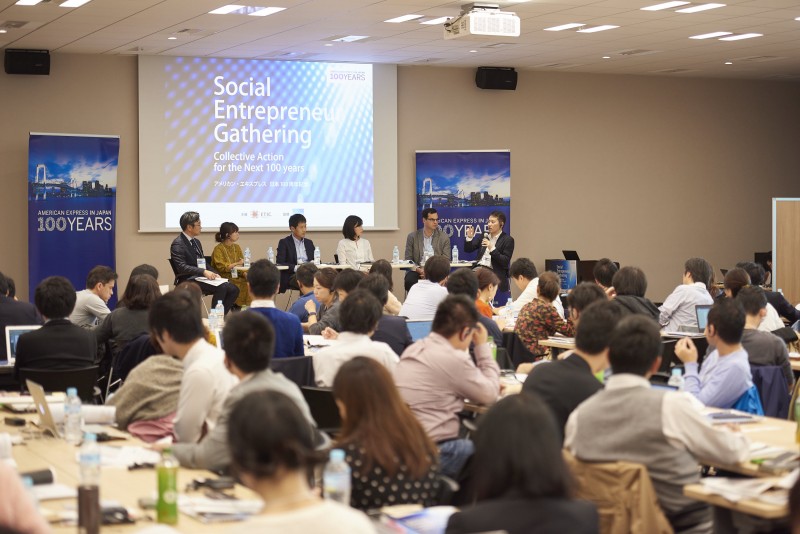 パネルディスカッションと会場の様子