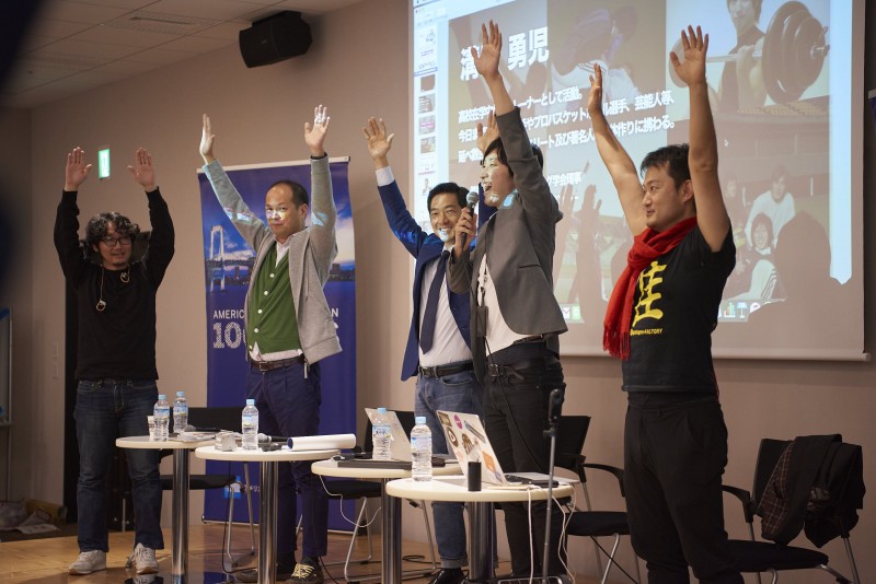 プロフェッショナルトレーナーでもある溝口氏による即興の体操の時間も