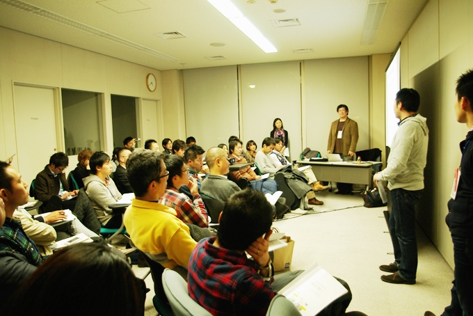 報告会の様子。