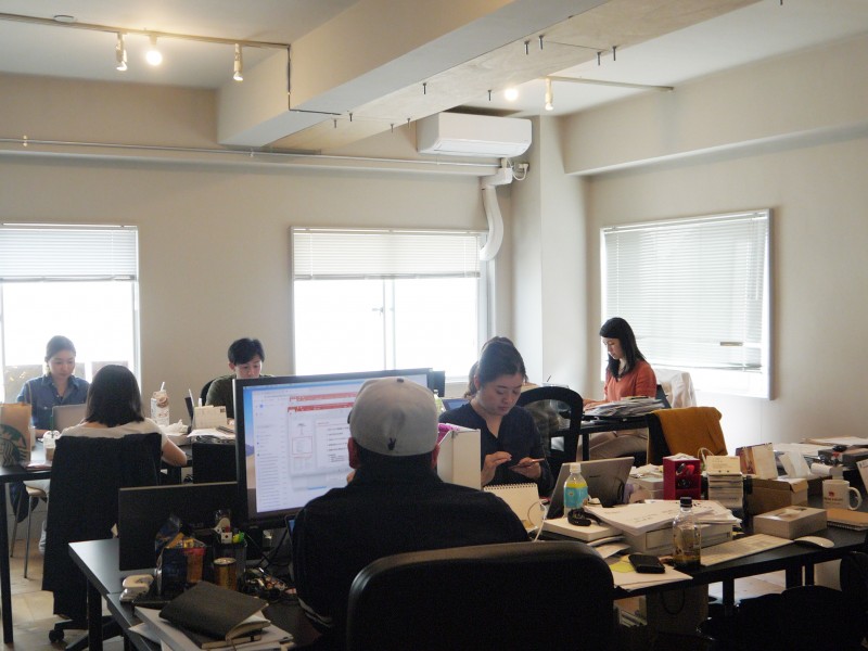 オフィスの様子2 奥にいるのが久米澤さん