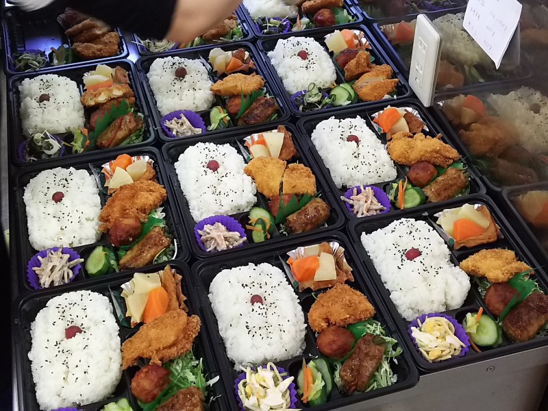 栄養のバランスも考えられた日替わり弁当は、518円。