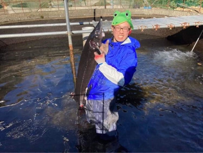 チョウザメ養殖に携わっていた時の橘木さん