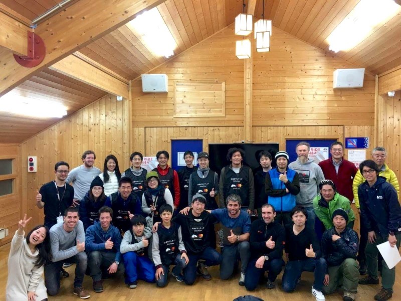 PW_2017年に初めて大会を実施したあと、スタッフやボランティアのみなさんと記念撮影received_10209659221576330