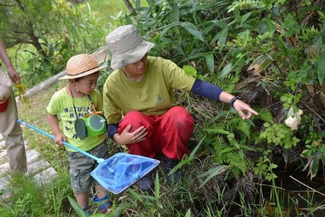 スタッフの説明を聞きながら