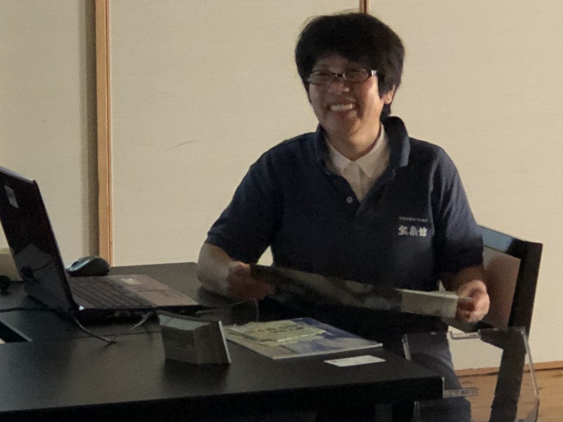 04ロビーで語る女将2