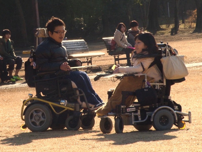 蹴る_写真6_スチール_サブ_デート