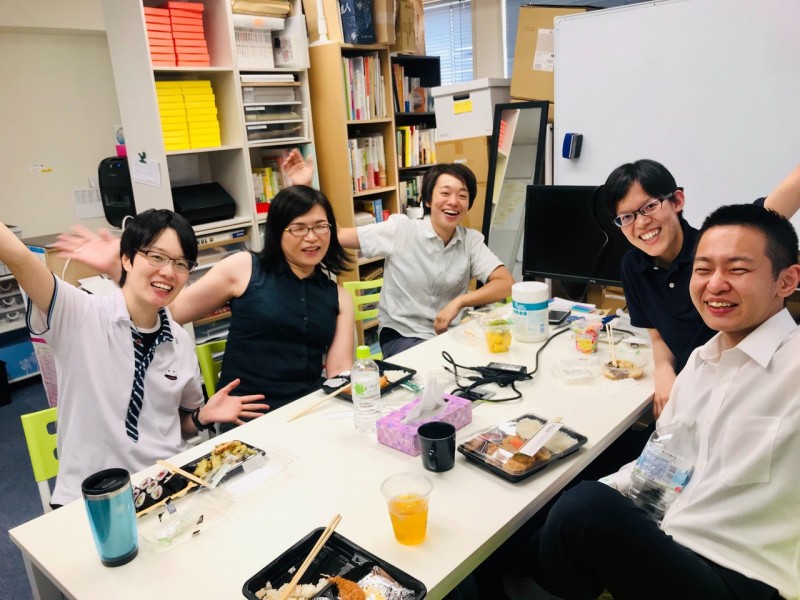 事務所にてReBitメンバーと