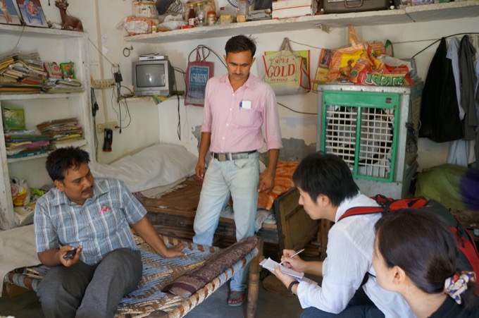 インドで村落部の小規模小売店を流通面で支援する社会的企業にて、電機メーカーの研究者が6ヵ月の留職に取り組んだ事例