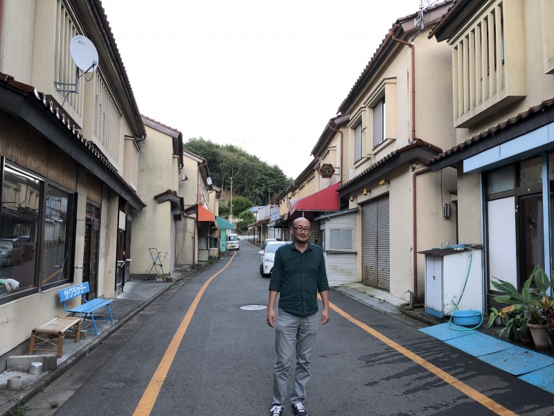 14商店街を歩く宮崎さん