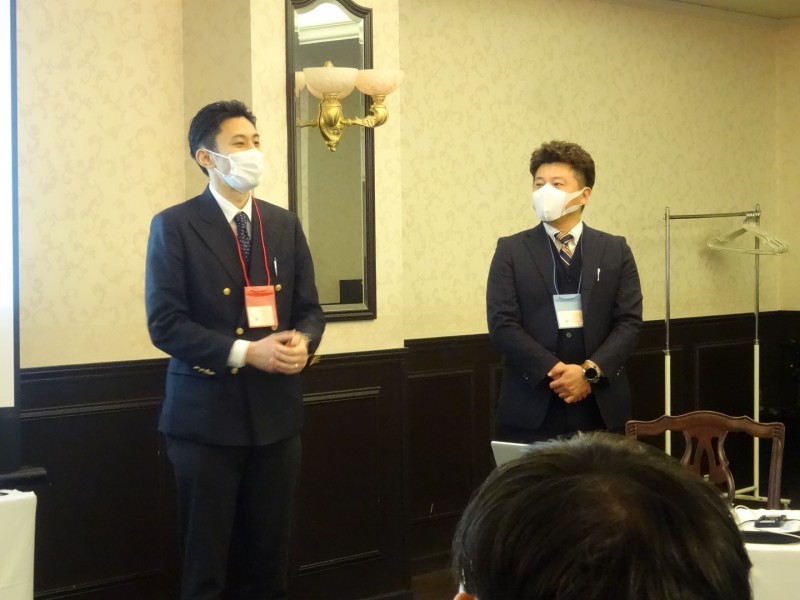 嘉正さん(左)と落合さん(右)iBARAKICK成果報告会にて