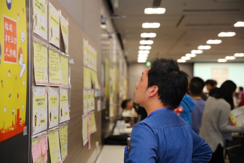 会場には各起業家・アイデアマンのテーブルで生まれた内容があとからでも確認できるように議事録が掲載されていました