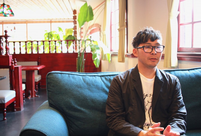 取材は商店街復活のシンボル「ABURATSU COFFEE」にて