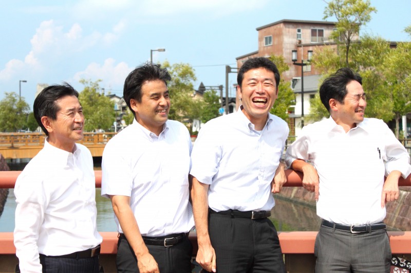 ななお創業支援カルテットのみなさん。左から、のと共栄信用金庫の小石芳一さん、七尾商工会議所の中村史人さん、七尾市役所の立川淳さん、のと共栄信用金庫の芝垣圭太さん。