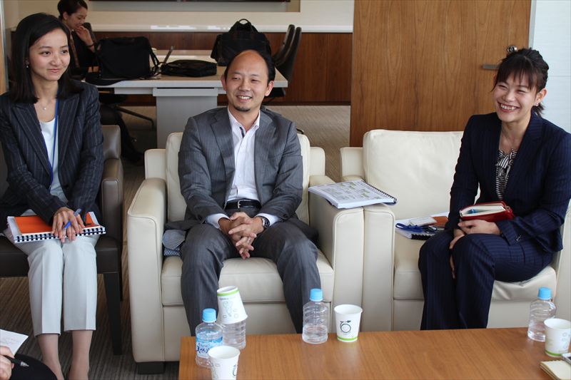 デロイト石井麻梨氏(左)、執行役員/パートナー・レギュラトリストラテジー リーダー羽生田慶介氏(中央)、石曽根道子氏(右)