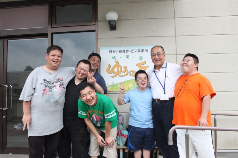 右から2番目が本田さん。