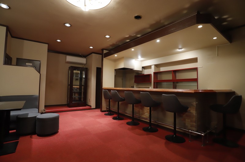 ライター、演劇家、デザイナー、1児の母、不動産屋などが日替わりで店主を務める、一風変わったスナック「スナックニューショーイン」を東急世田谷線松陰神社前駅にオープン予定