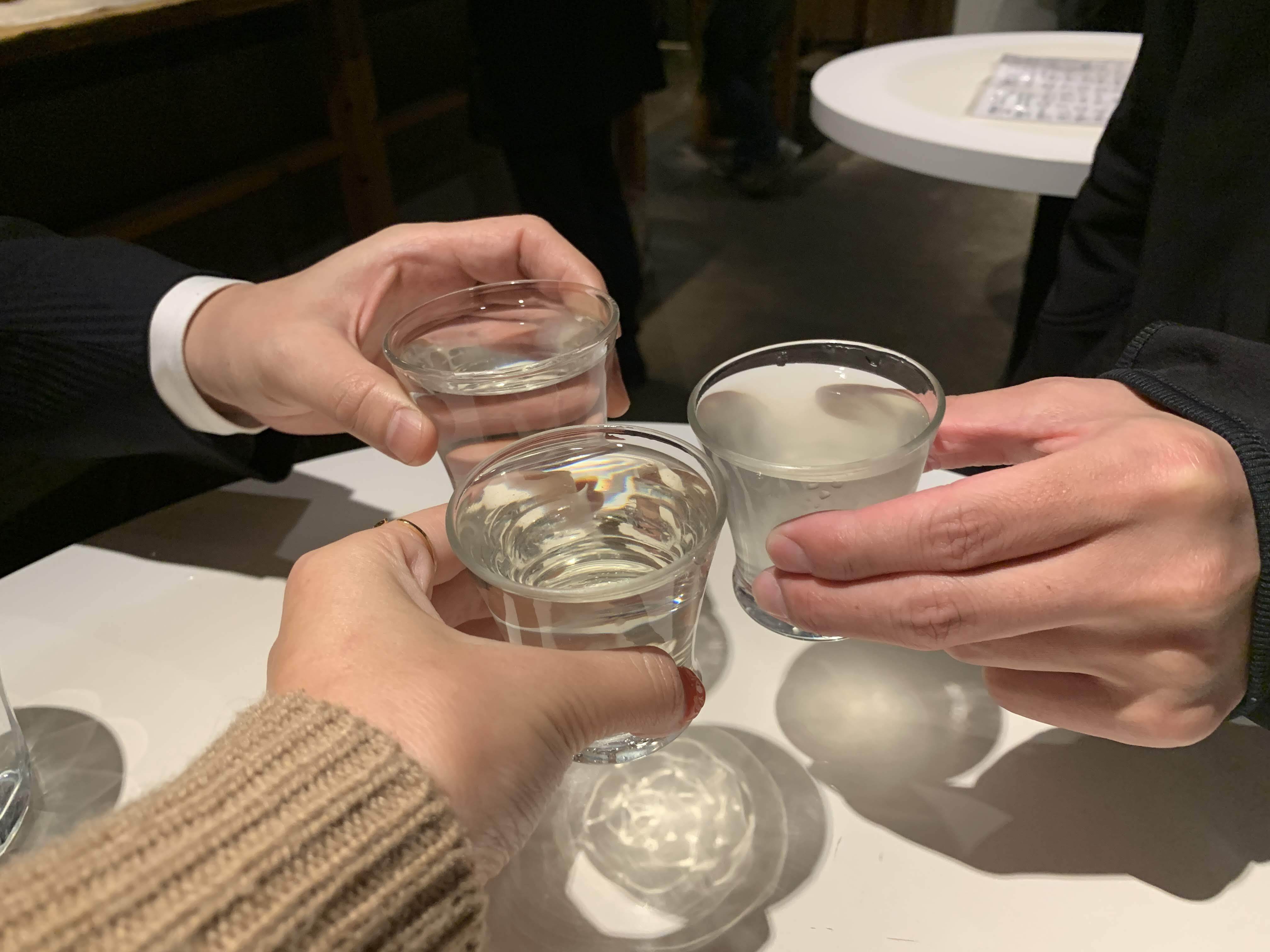 横尾さんから提供いただいた乾杯の写真