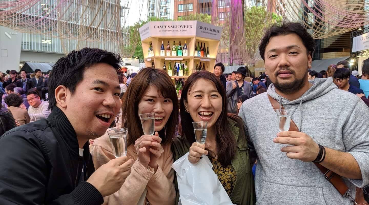 右から2番目 : 横尾さん