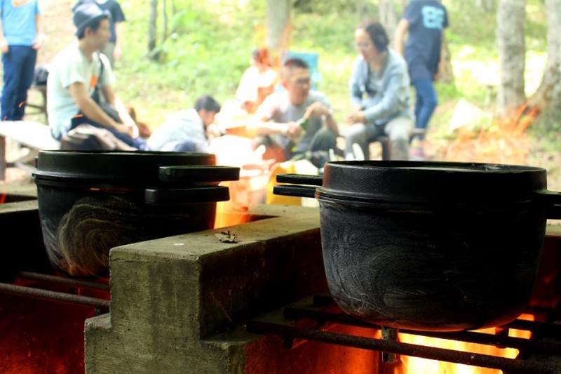 南部鉄器を楽しんでもらおうと、アウトドアクッキング企画も開催。
