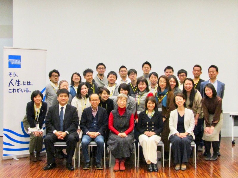 これまでに全国で1,000以上の団体を支援。写真は研修後の1コマ。