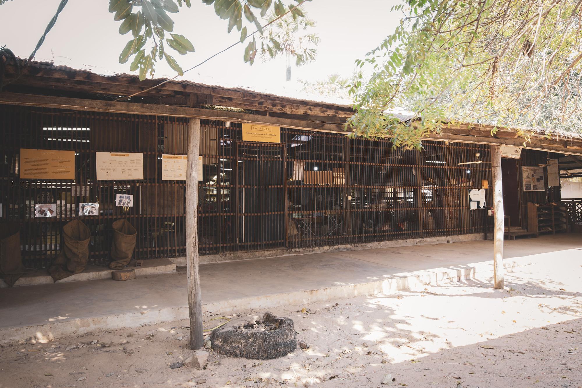 2008年設立時のSALASUSUの工房。2015年から工房兼学校として稼働し、2023年夏にブランドが終了。2024年1月、カンボジア公教育の実験校として生まれ変わった