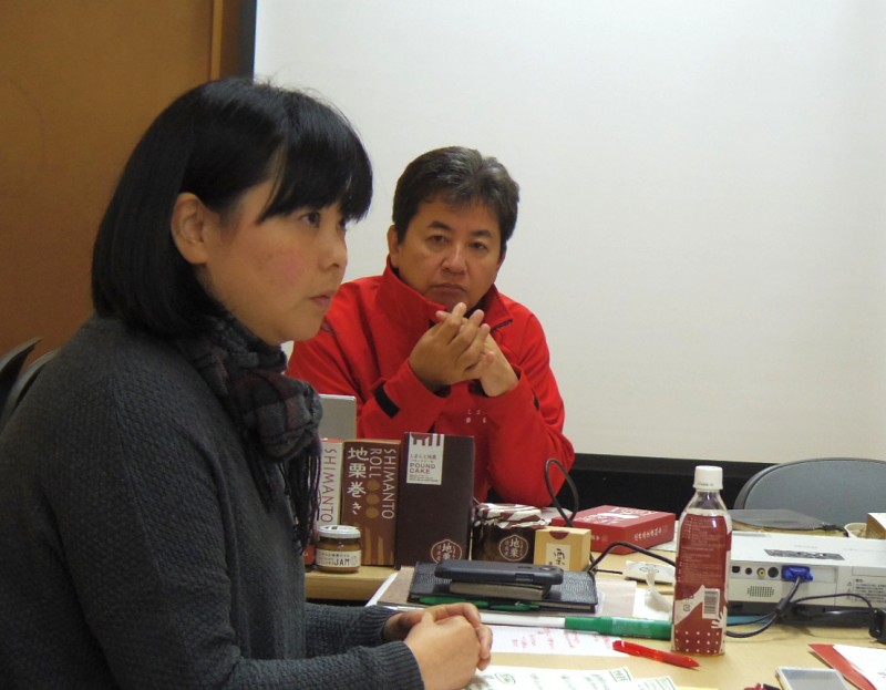 都丸さん（左）と畦地さん（右）