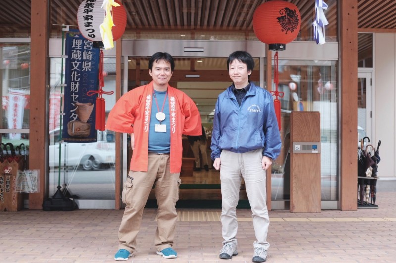 椎葉豊さん(右)と村上さん