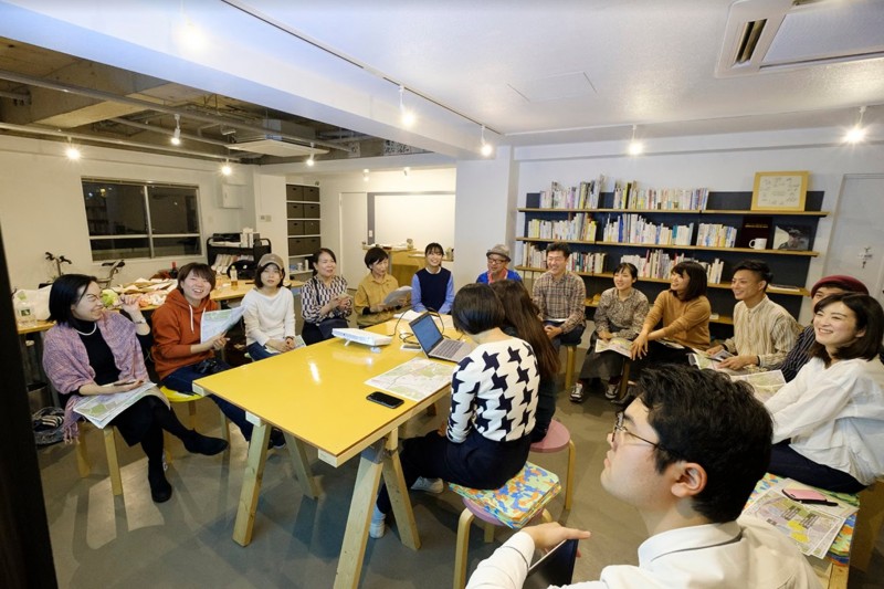 4.シブヤ大学スタッフでの授業振り返りの様子 ★アイキャッチ★