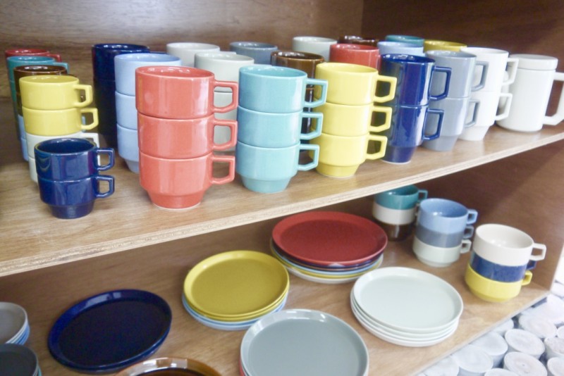 天草陶石100%の波佐見焼。焼き上がると強く頑丈で濁りがなく美しく仕上がる。