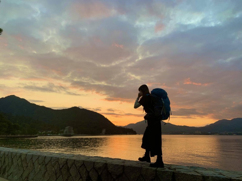 臼山さん1_旅中、広島県の宮島での一枚