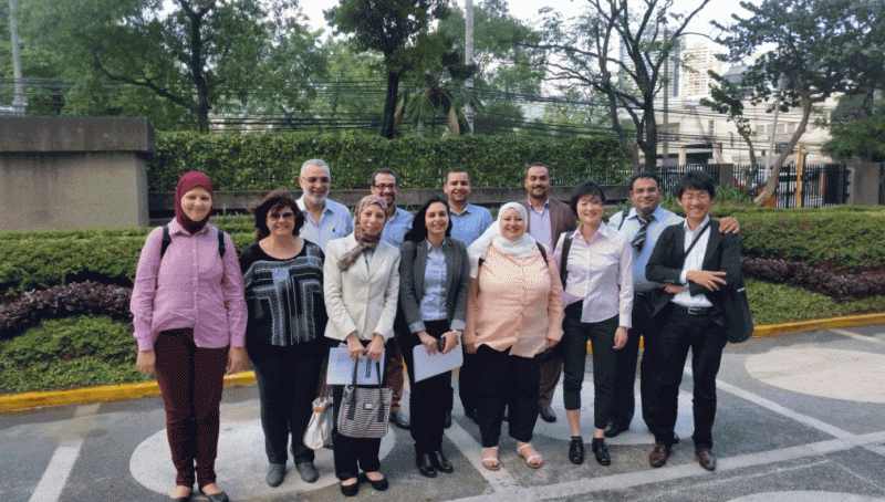 4_(キャプション)エジプトのマイクロファイナンス業界の要人を連れて訪れたフィリピン視察出張(紺野さんは前列一番右).