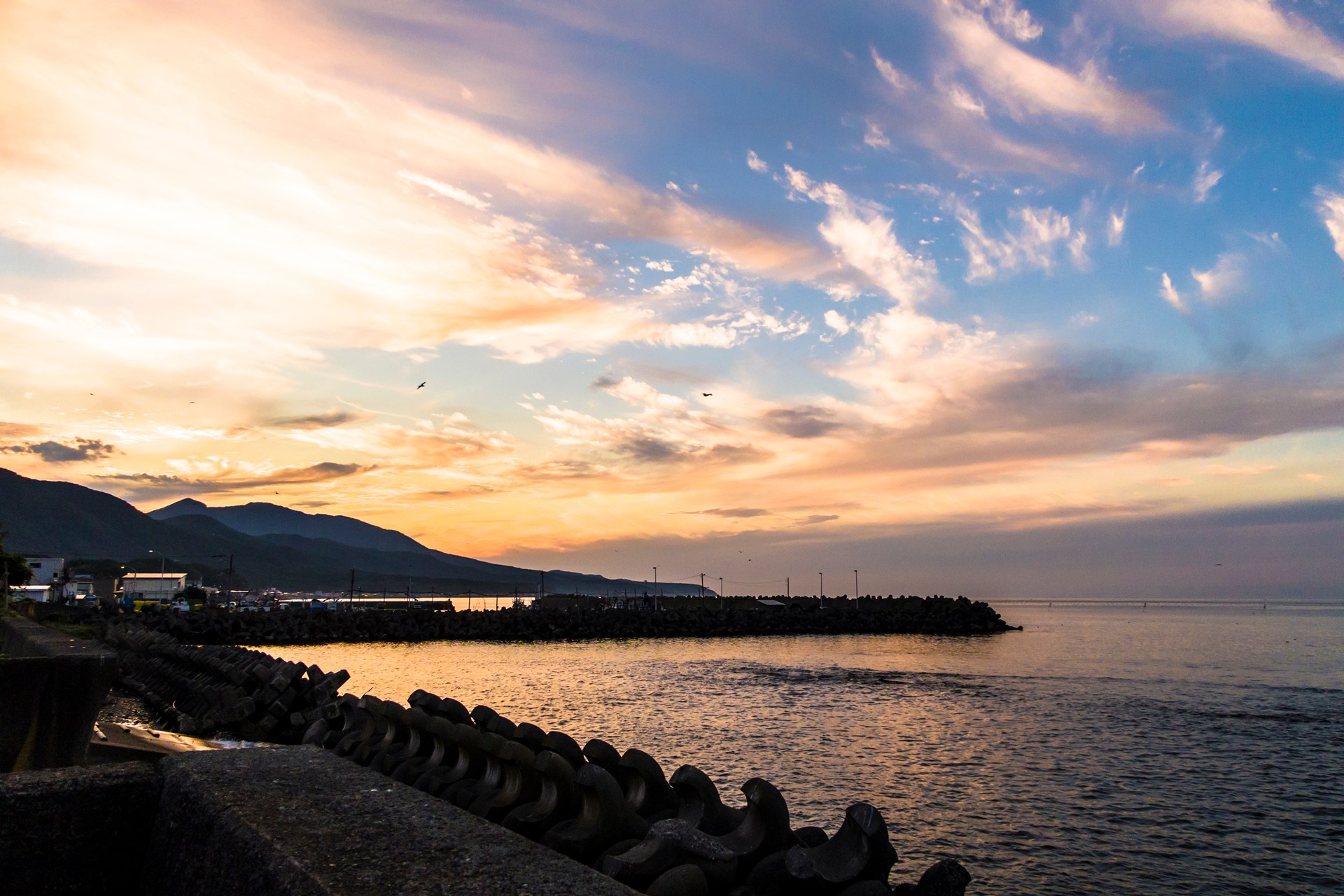 漁師町イメージ写真(adobe photostock)