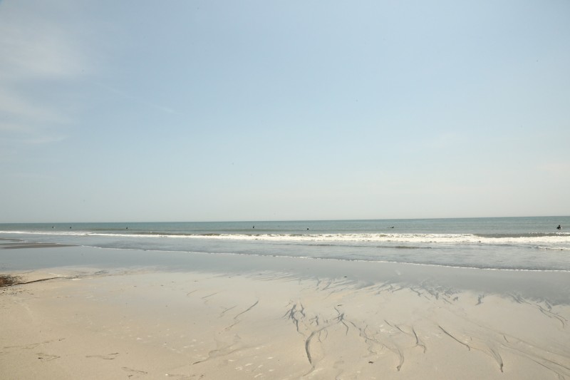 太平洋に面しており、サーフィンスポット「浜厚真」として知られます。