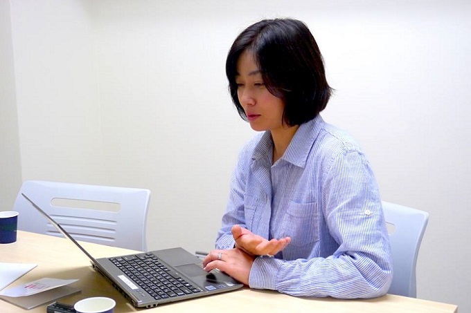 インタビューの様子