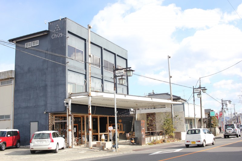 Chus正面。家具屋だった物件をリノベーションしたのだそう