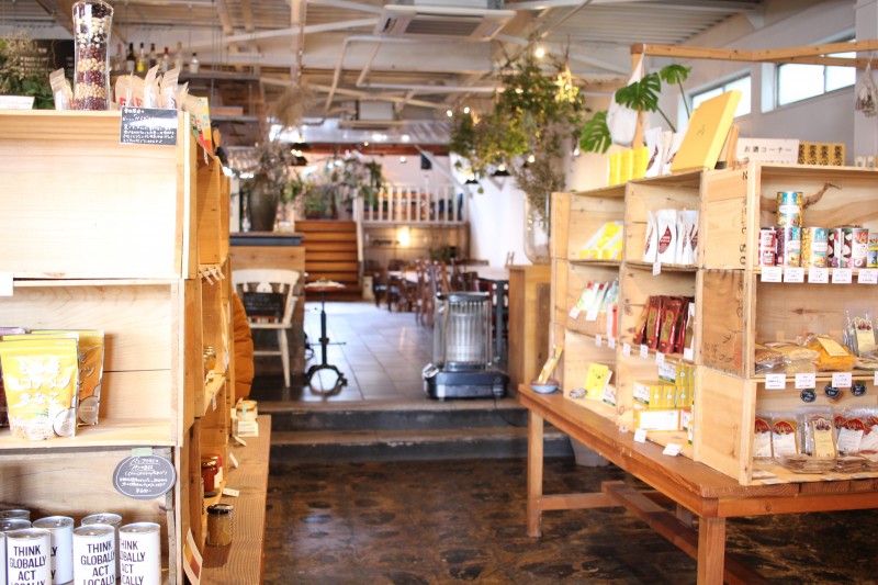 MARCHEには、那須の“うんまいもの”から全国から取り寄せたこだわりの調味料までが所狭しと並ぶ