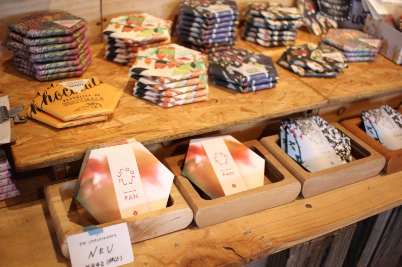 バレンタインを目前に、こだわりのチョコレート特集が展開されていた
