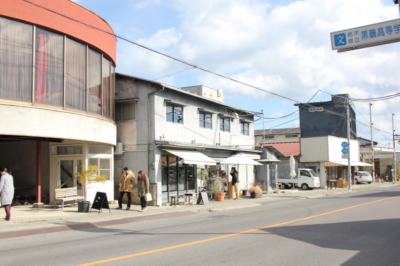 Chusも並ぶ通り。写真中央が1988 CAFE SHOZO、右奥にはChus