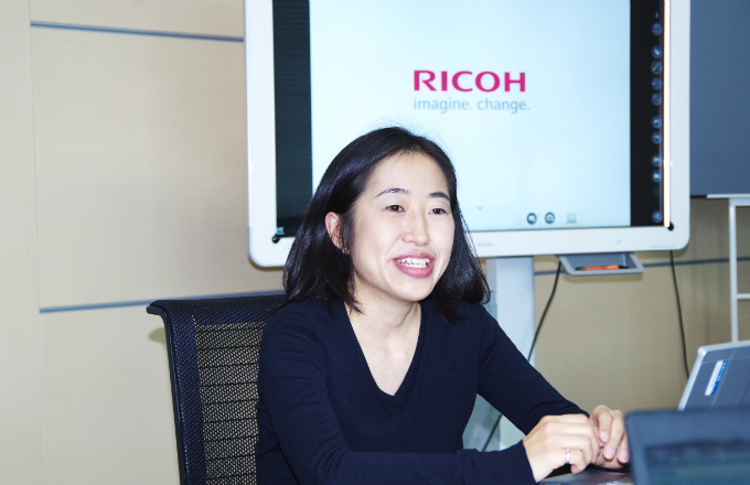 取材を受ける赤堀さん