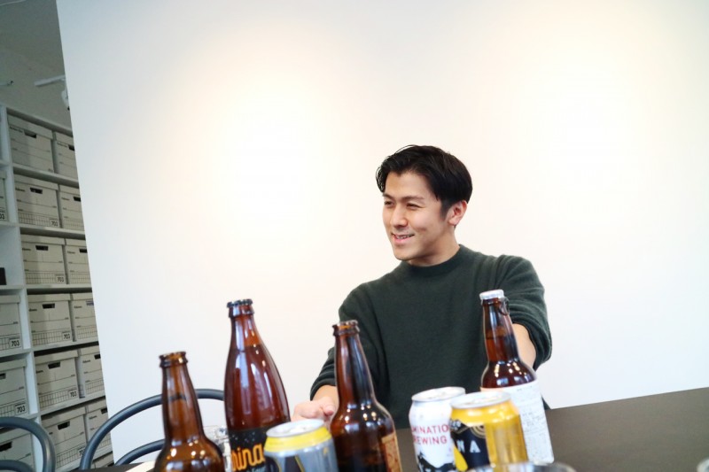 川村氏がセレクトしてくれたクラフトビールを飲みながら、様々な話を聞かせてくれた。 