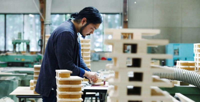 下駄をつくる諸橋さん